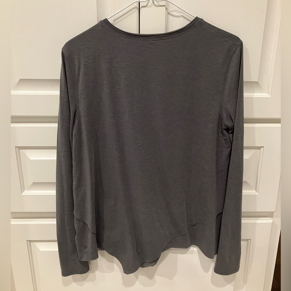 LULULEMON LONG SLEEVE TEE SIZE SMALL